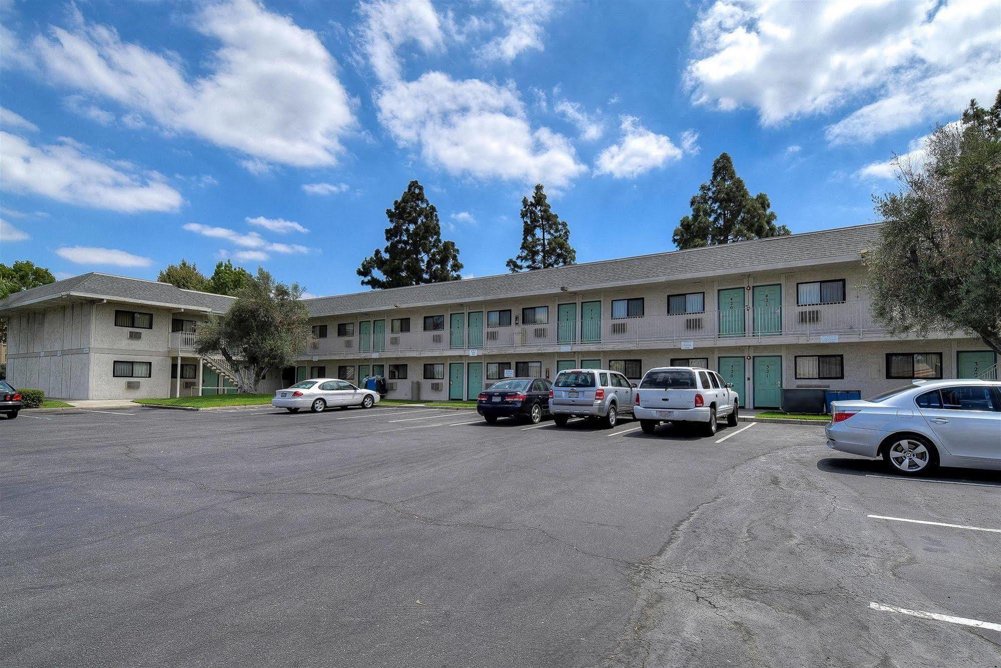 Motel 6 Anaheim Stadium - Orange Exterior foto