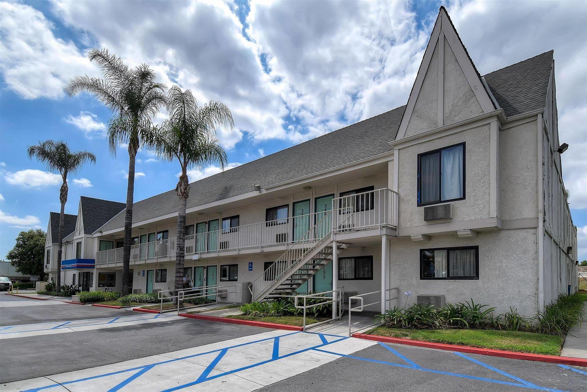 Motel 6 Anaheim Stadium - Orange Exterior foto