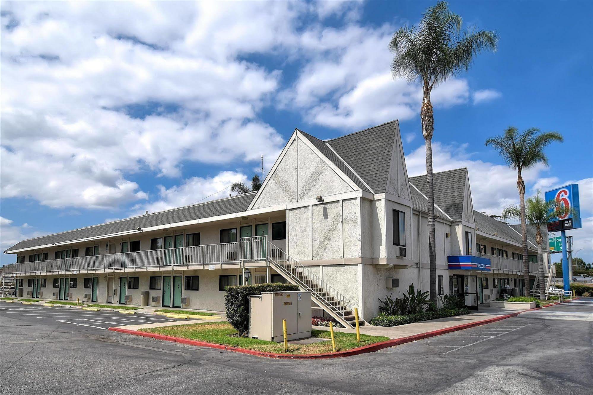 Motel 6 Anaheim Stadium - Orange Exterior foto