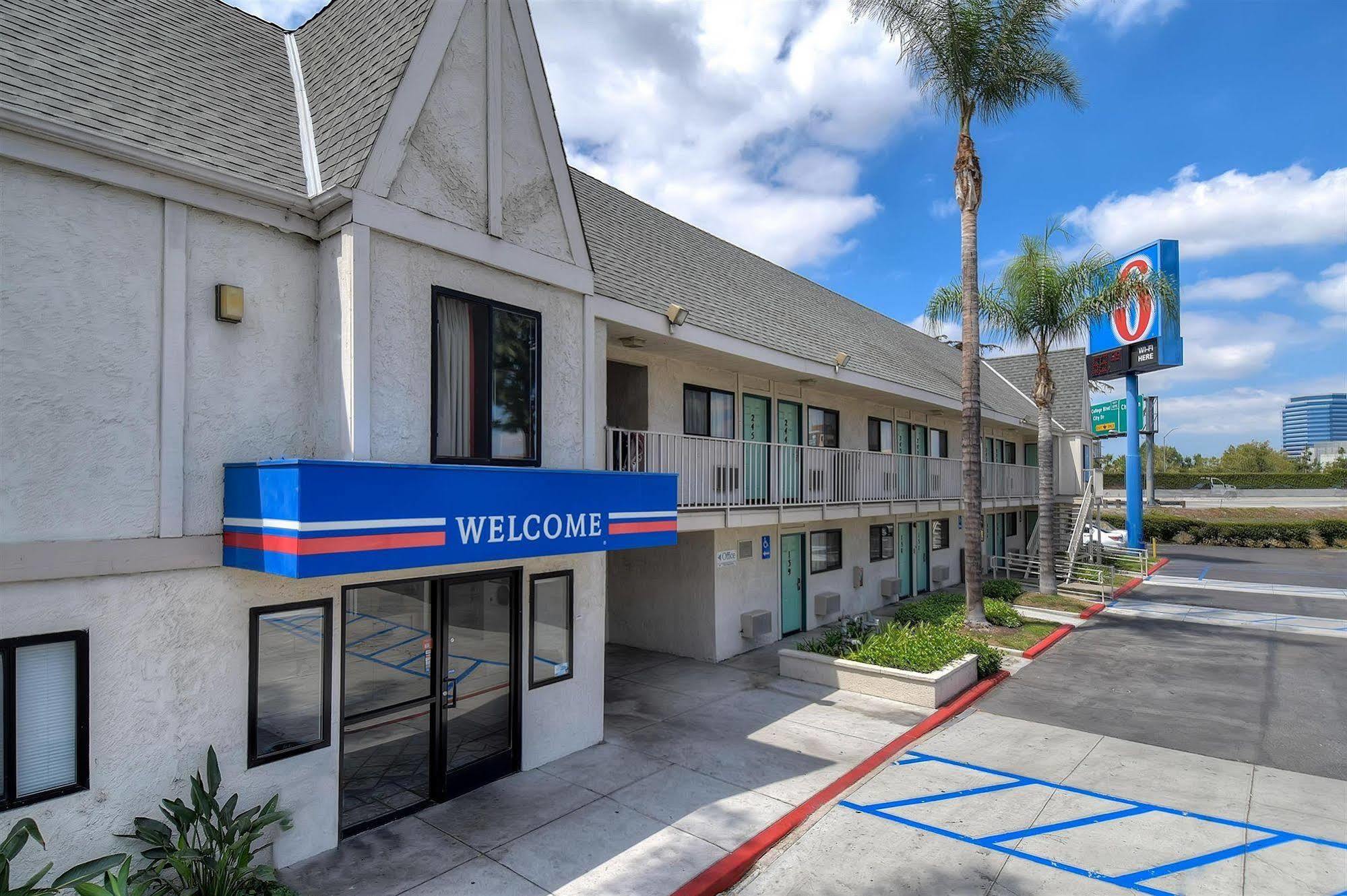 Motel 6 Anaheim Stadium - Orange Exterior foto